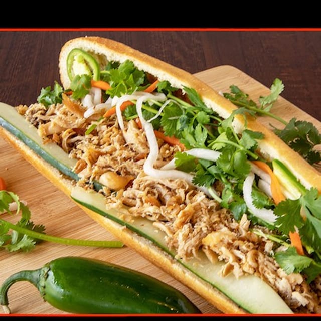 B08. BANH MI SHREDDED CHICKEN / BANH MI GA XE.