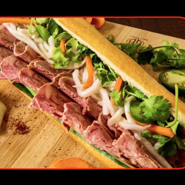 B06.BANH MI PATE JAMBON/ BANH MI THIT NGUOI.