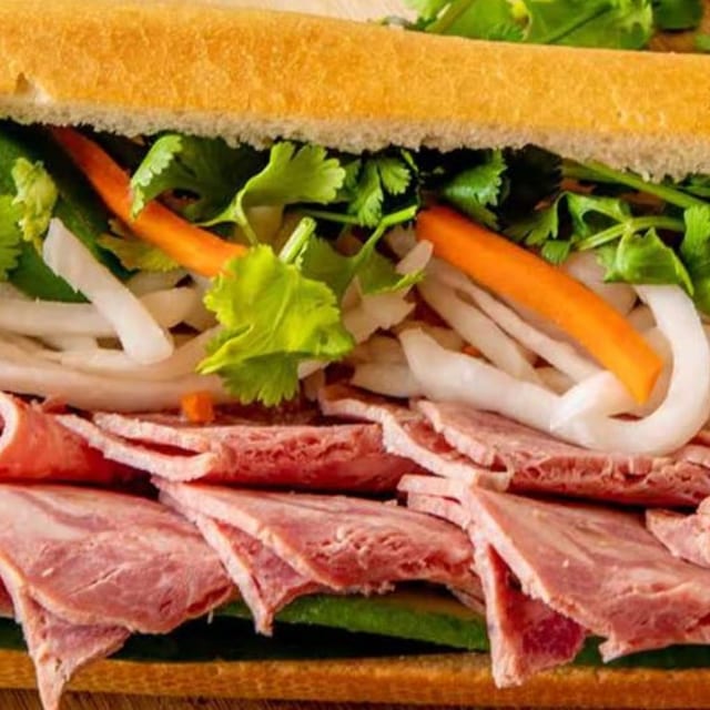 B16. PATE JAMBON/ CROISSANT THIT NGUOI.