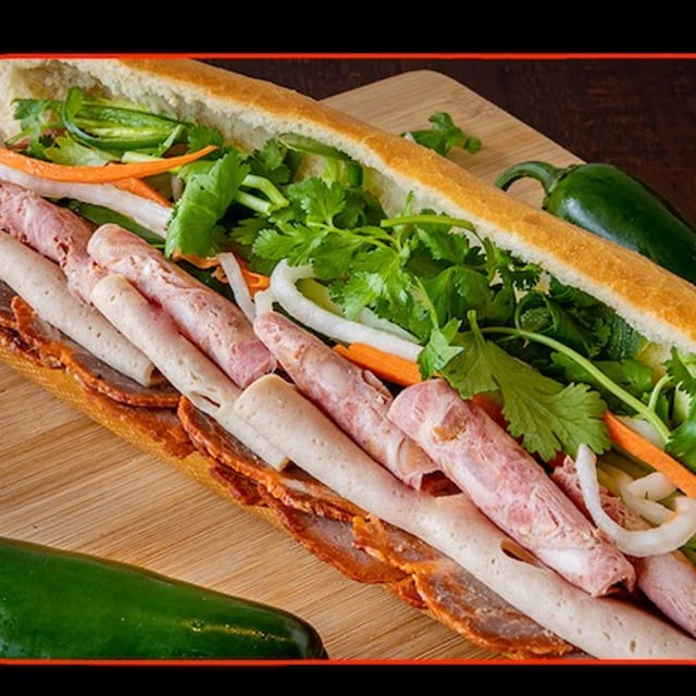 B01. BANH MI SPECIAL /BANH MI DAC BIET.