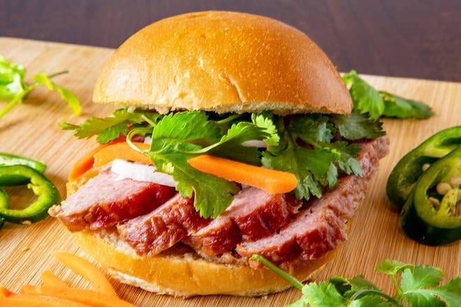 B22. BURGER GRILLED BEEF & PORK/BURGER BO NUONG.