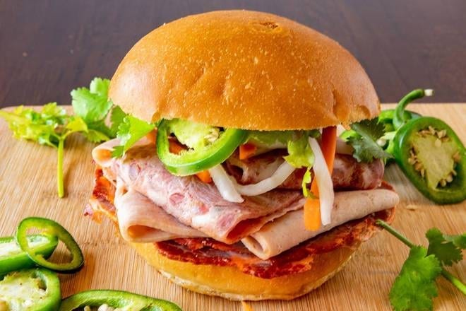 B25. BURGER PATE JAMBON/BURGER THIT NGUOI.